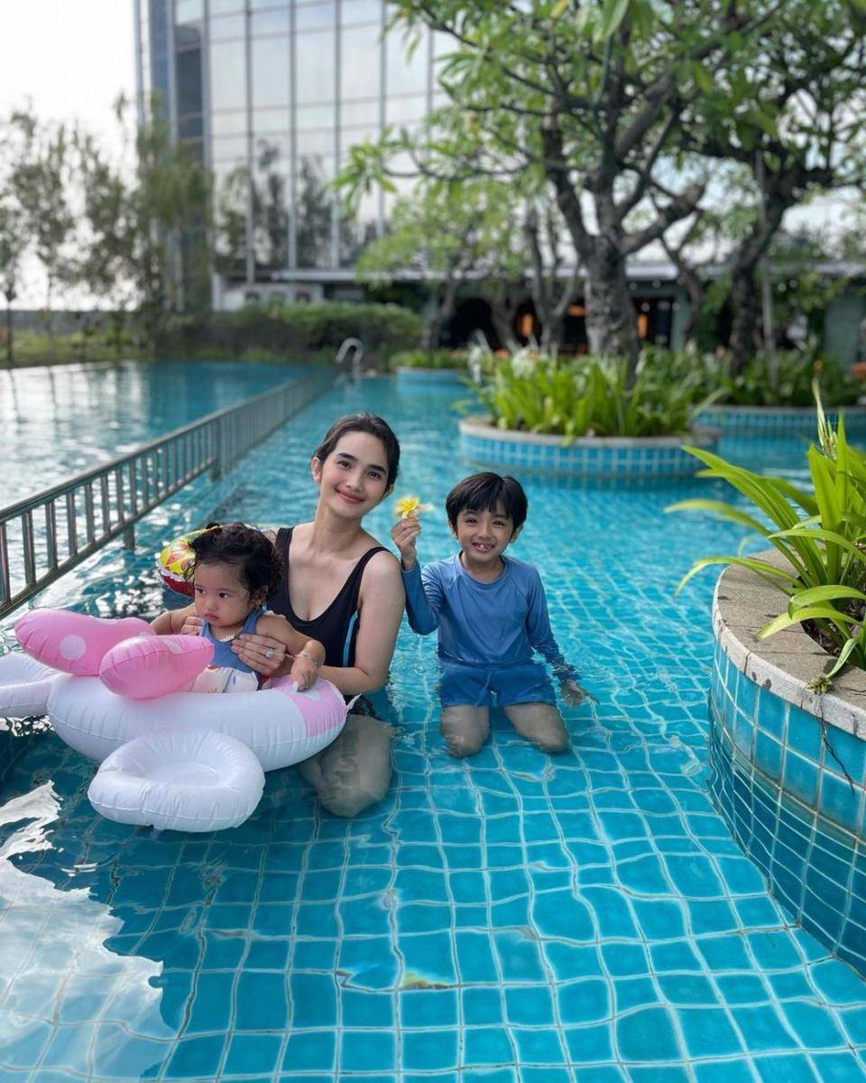 Faby Marcelia dan kedua anaknya (instagram.com/fabymarcelia)