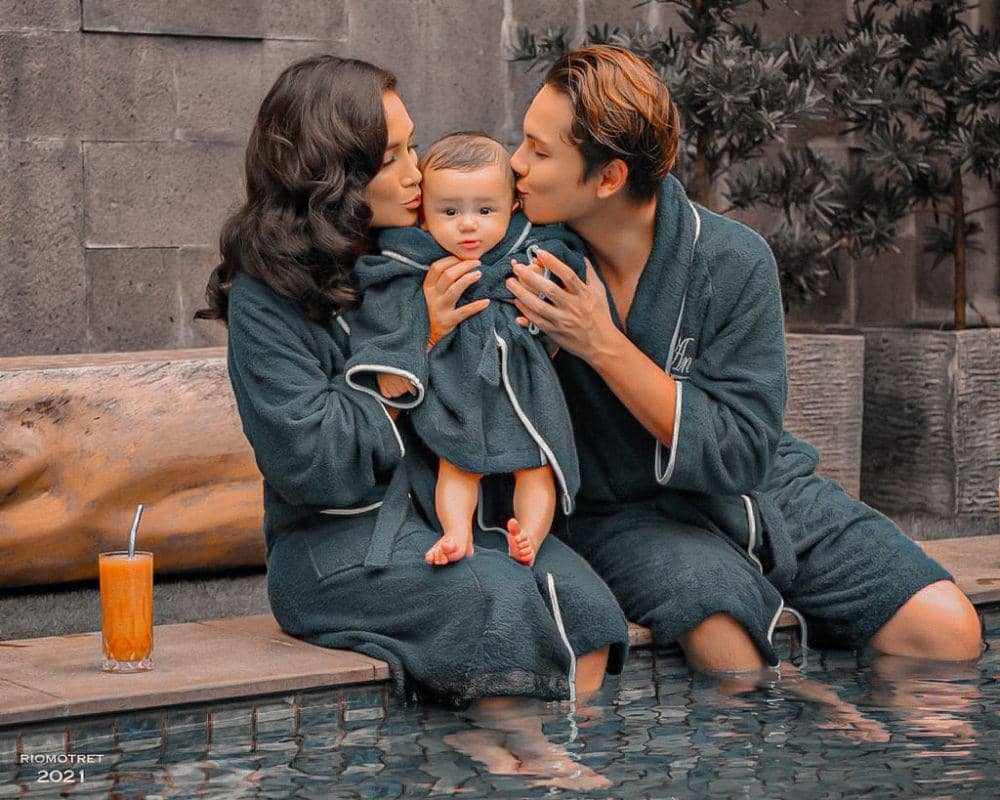 Ussy dan keluarga (Rio Motret via instagram.com/ussypratama)