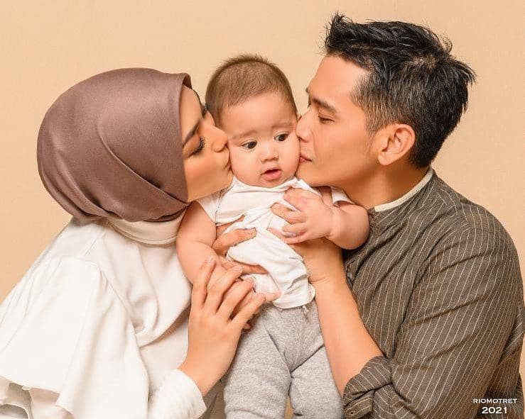Citra Kirana dan keluarga (Rio Motret via instagram.com/thereal_rezkyadhitya)