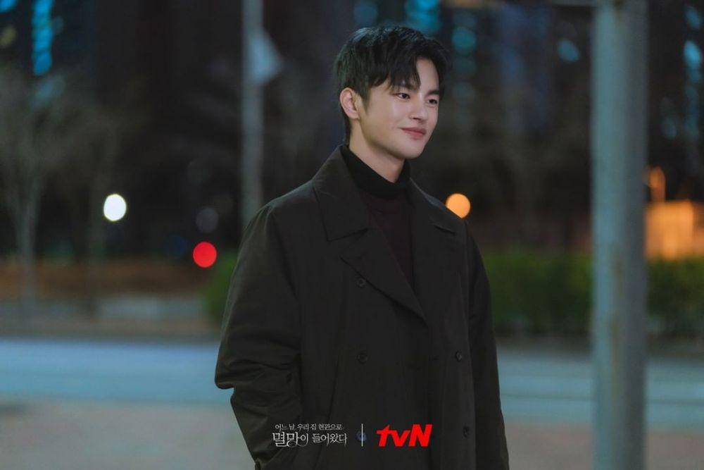 Seo In Guk di drama Korea Doom At Your Service (instagram.com/tvndrama.official)