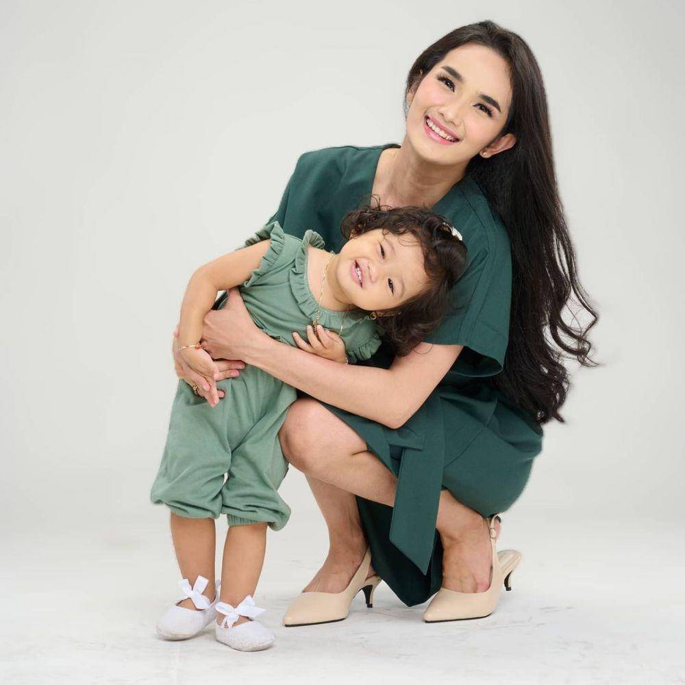 Faby Marcelia dan anak (instagram.com/fabymarcelia)