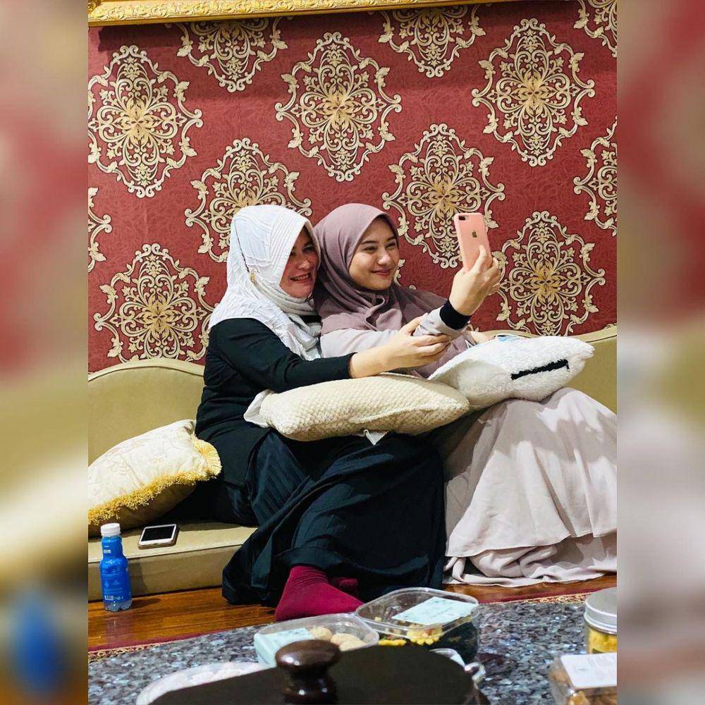 Kedekatan Nadzira Shafa dan calon ibu mertua (instagram.com/ameer_azzikra)