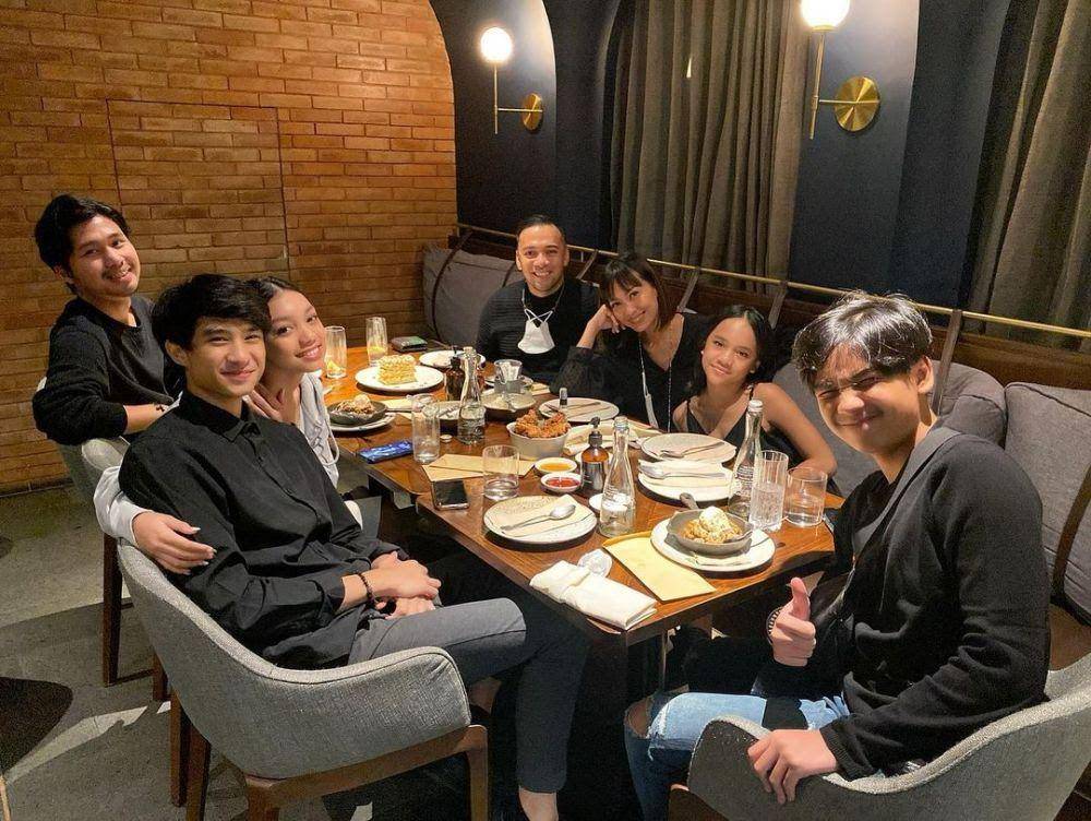 Dekat keluarga pacar (instagram.com/naura.ayu)