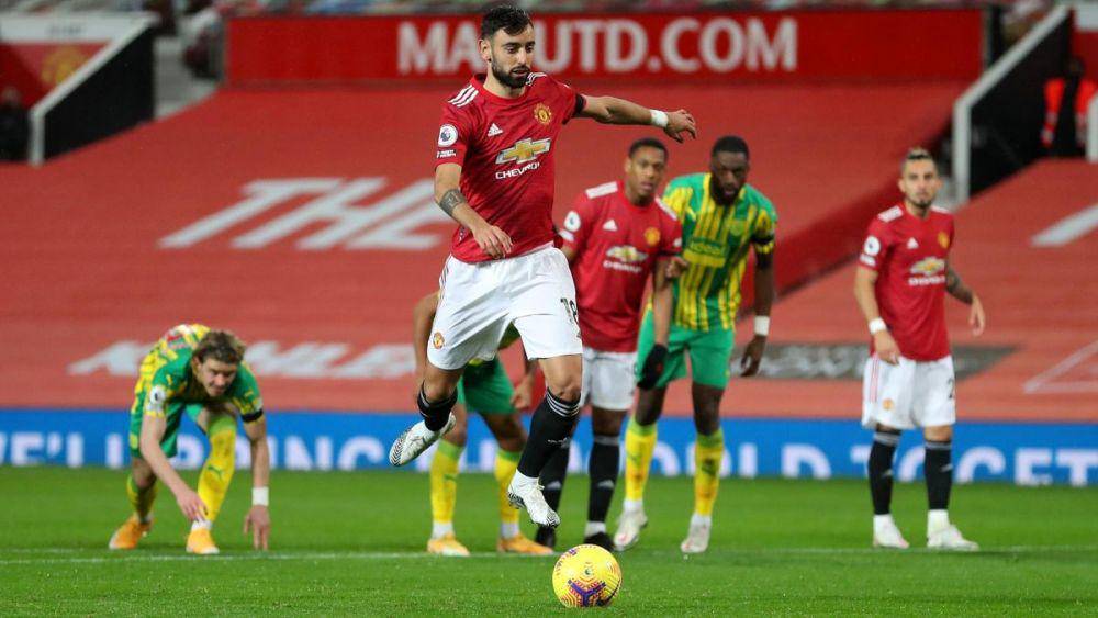 Bruno Fernandes saat melakukan tendangan penalti. (eurosport.com)