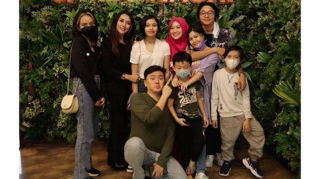 Dekat keluarga pacar ( Instagtam.com/Okie Agustina)