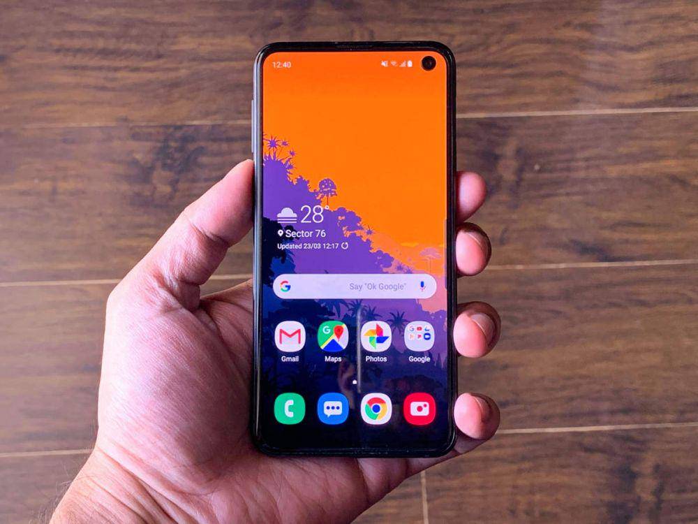 Samsung Galaxy S10e (gadgetsnow.com)