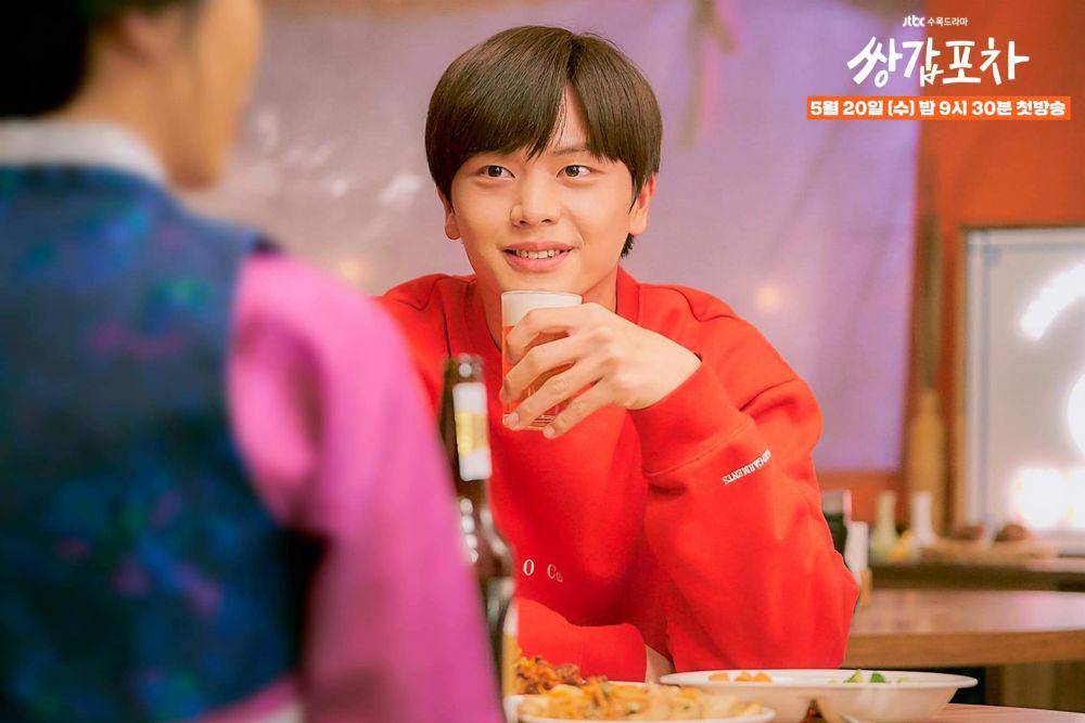 Yook Sung Jae di drama Korea Mystic Pop-Up Bar (facebook.com/JTBC Drama)