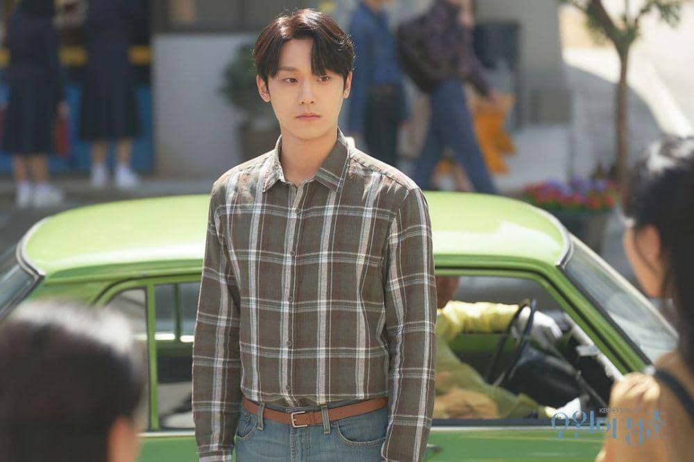 10 Potret Menawan Lee Do Hyun Kenakan Kemeja di KDrama Youth of May