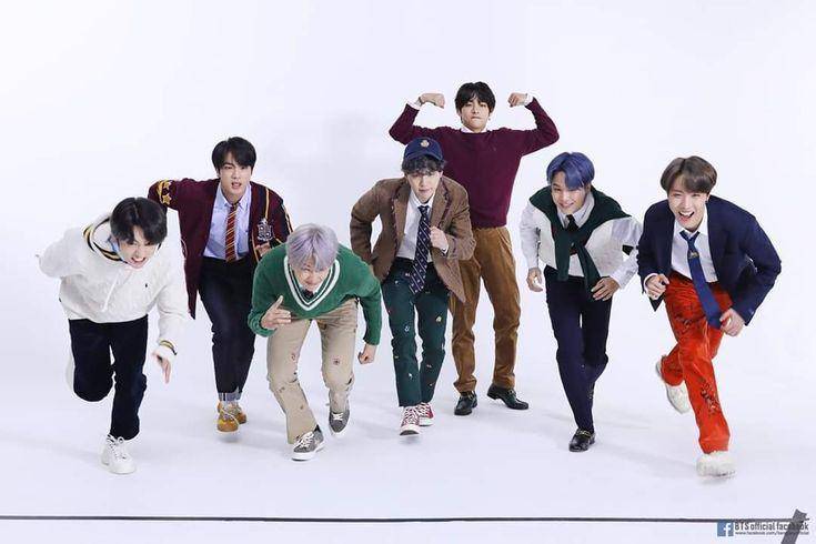 Foto grup BTS (facebook.com/bangtan.official)