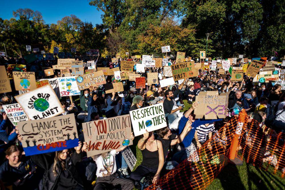 Para pengunjuk rasa yang mengambil bagian "School Strike 4 Climate" di Melbourne pada hari Jumat, 21 Mei 2021. (Twitter.com/StrikeClimate)