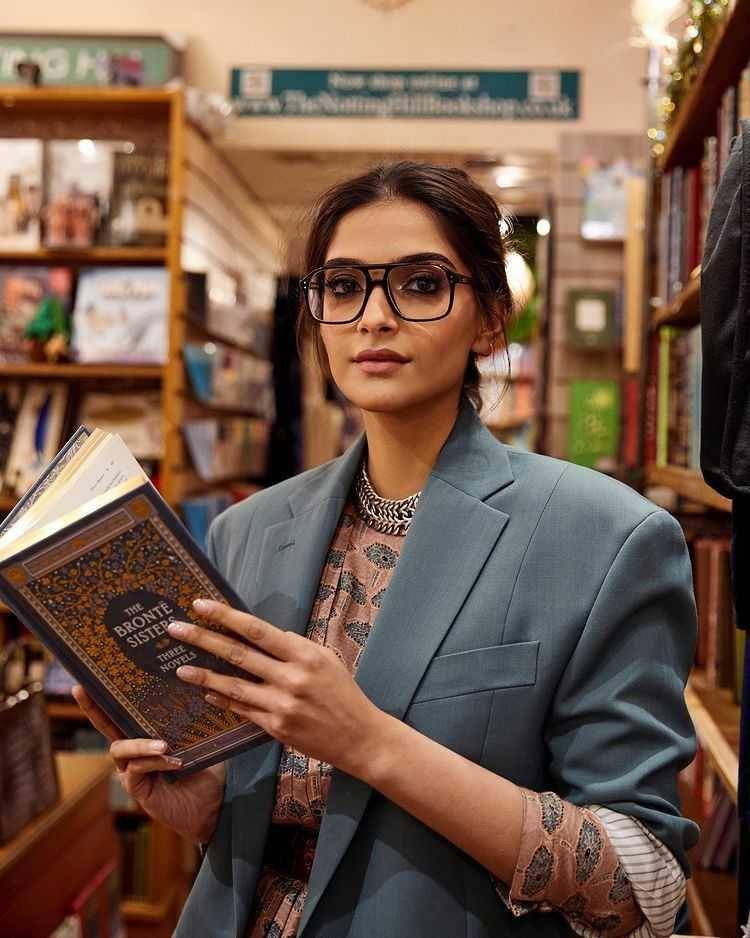 Sonam Kapoor (instagram.com/sonamkapoor)