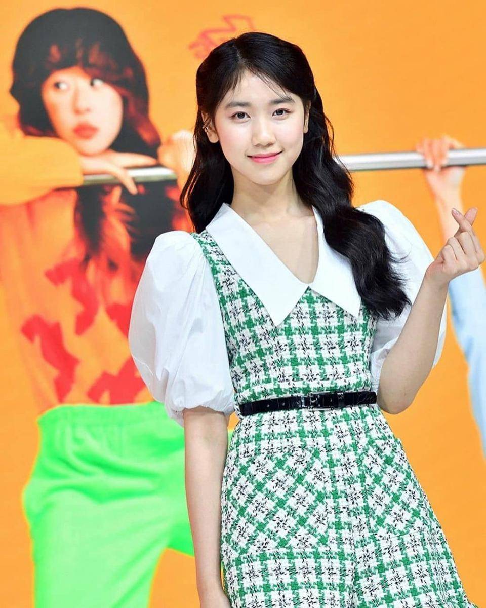 Lee Re (instagram.com/leere0312)