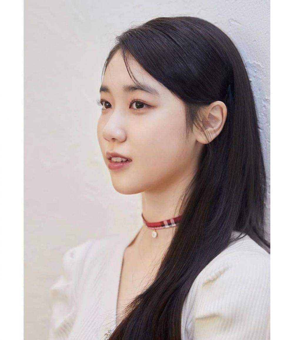 Lee Re (instagram.com/leere0312)