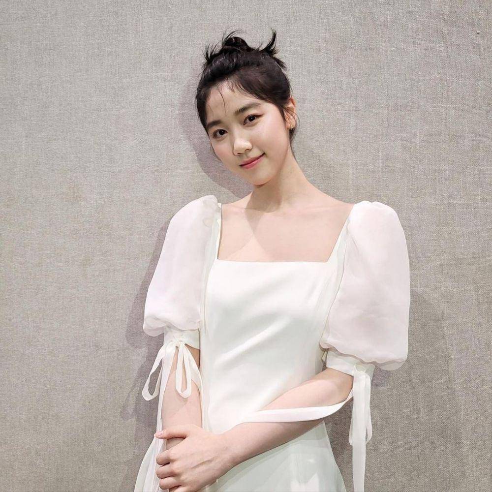 Lee Re (instagram.com/leere0312)