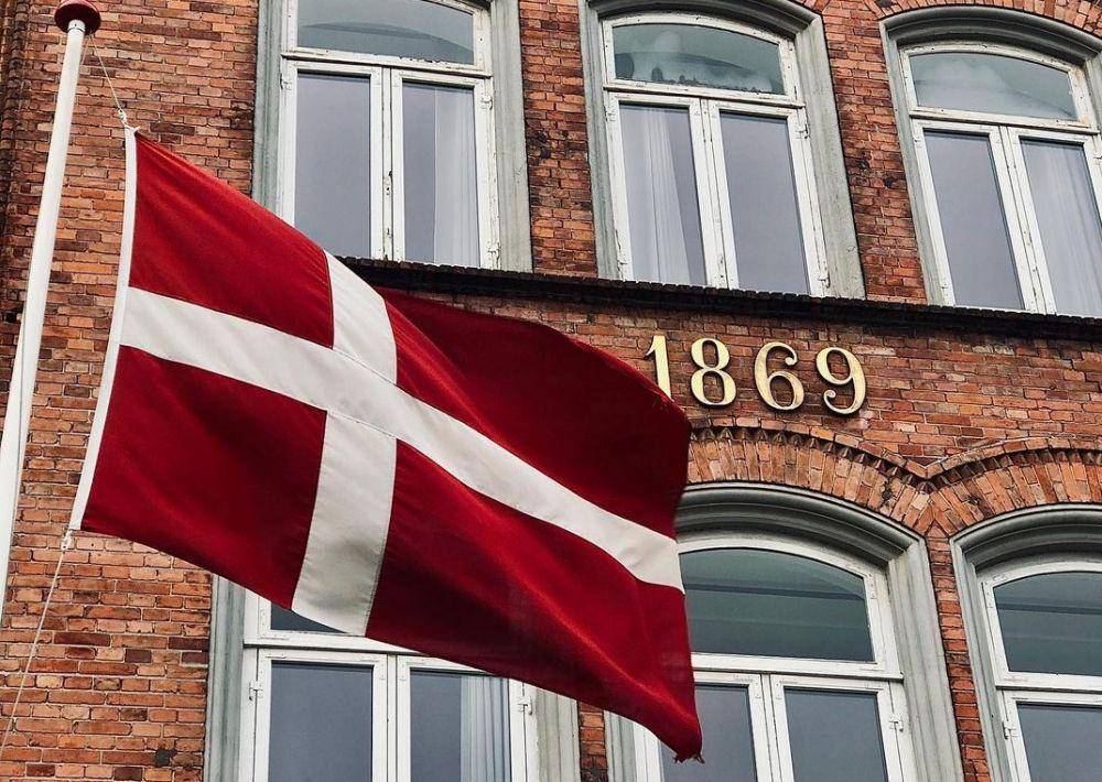 Ilustrasi bendera Denmark. (instagram.com/lorandparajdi)