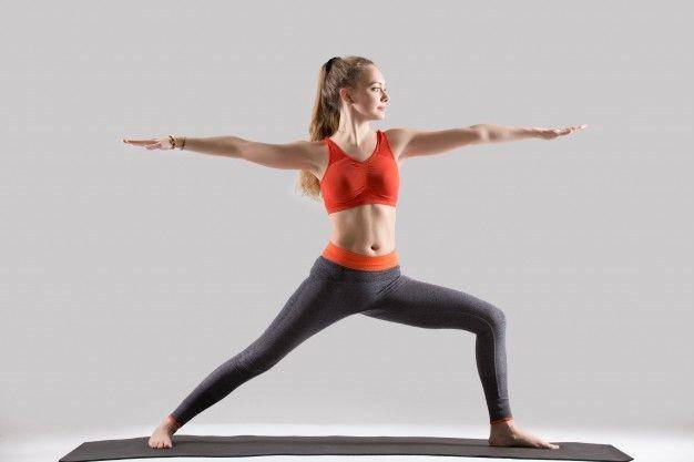 ilustrasi pose warrior atau virabhadrasana (freepik.com/yanalya)