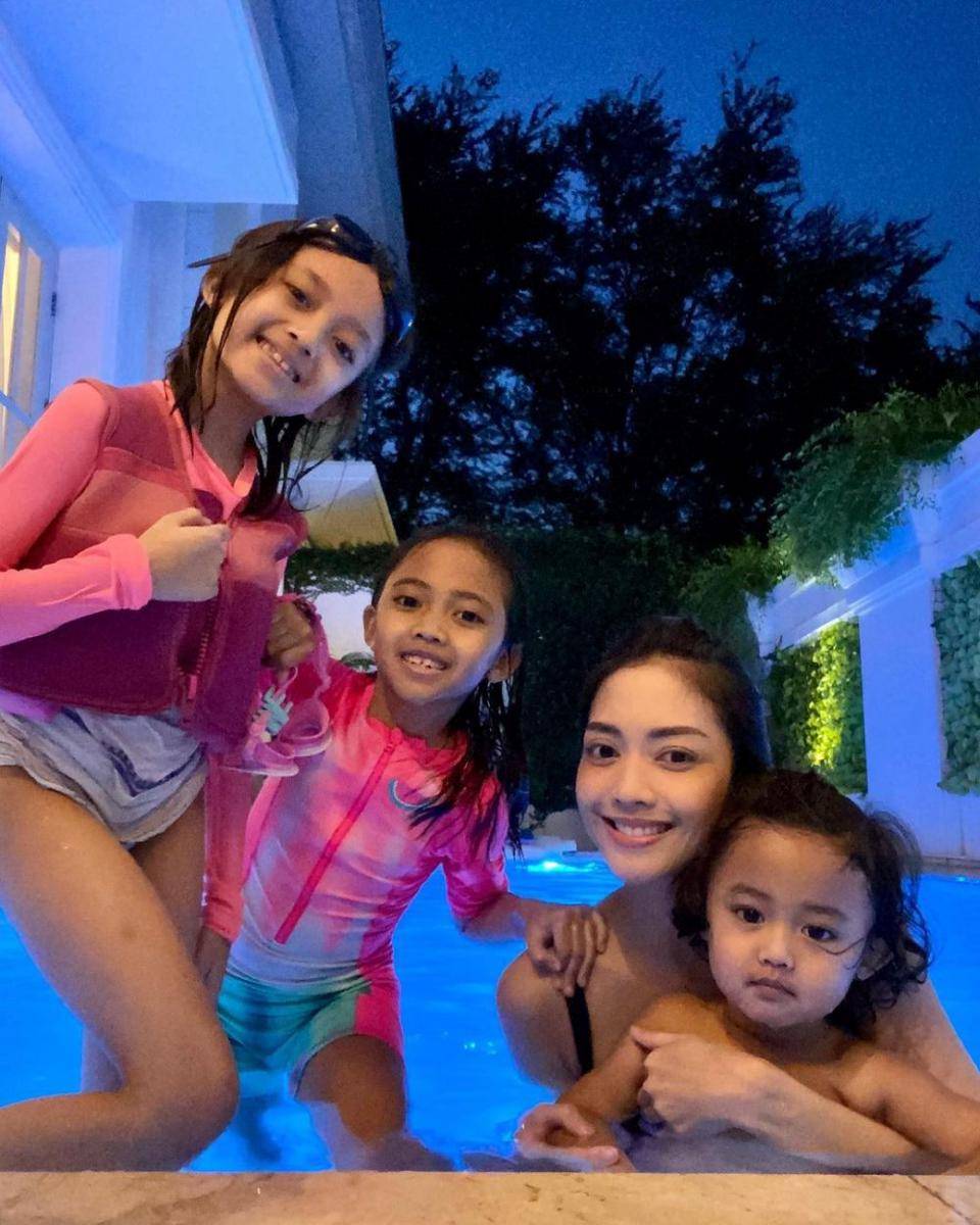 Ririn Dwi Ariyanti dan tiga anaknya (instagram.com/ririndwiariyanti)