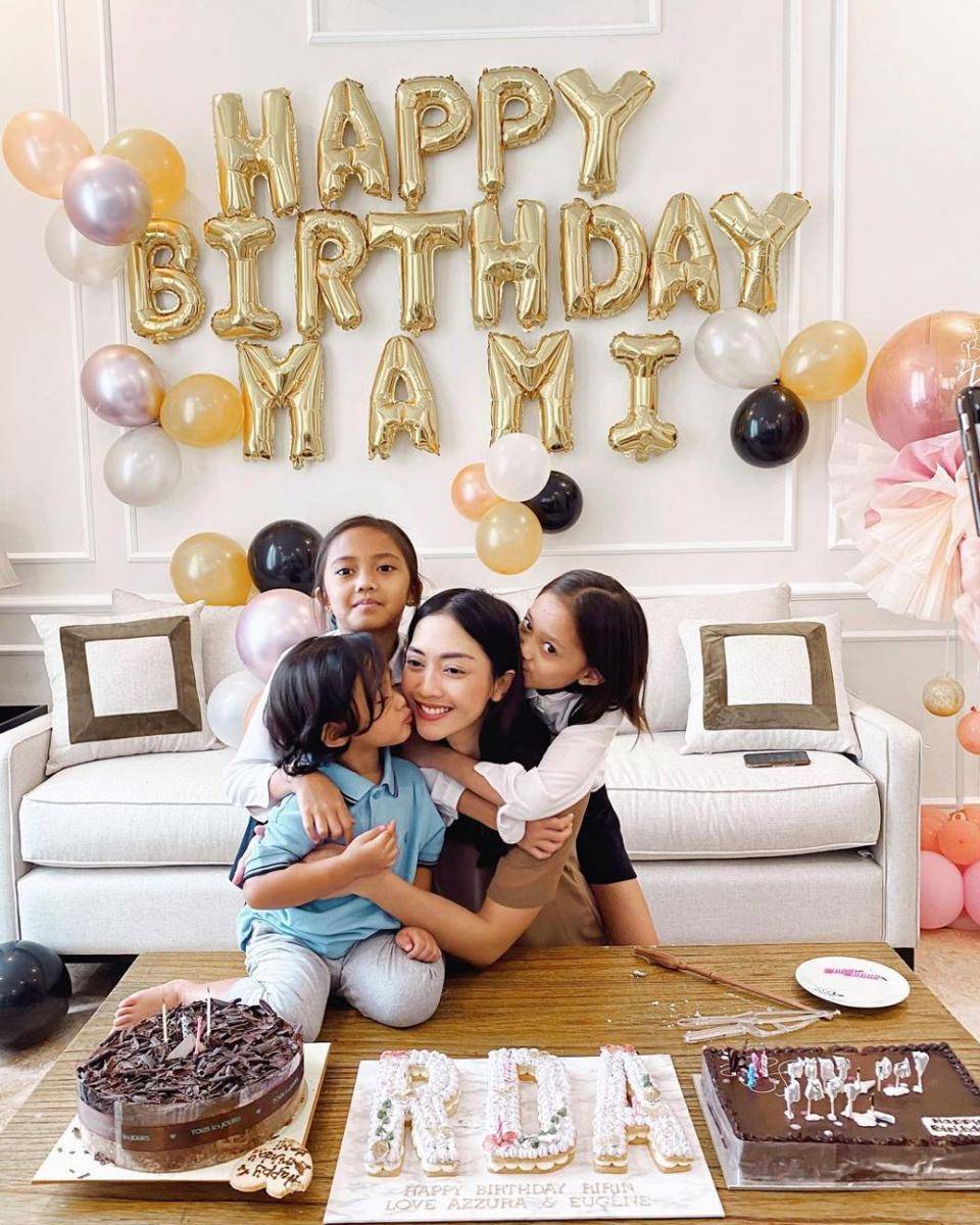 Ririn Dwi Ariyanti dan tiga anaknya (instagram.com/ririndwiariyanti)