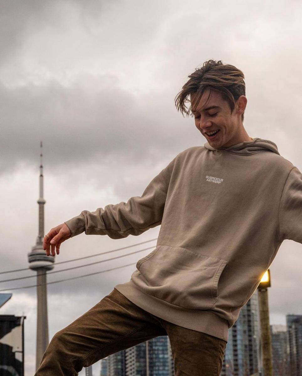 Griffin Gluck (instagram.com/griffingluck)