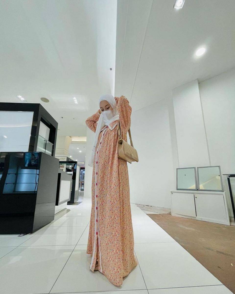 Dinda Hauw (instagram.com/dindahw)