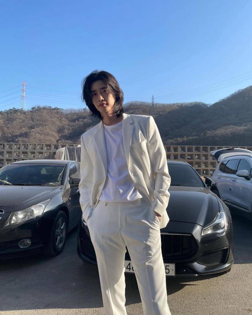 Lee Jong Suk (instagram.com/jongsuk0206)