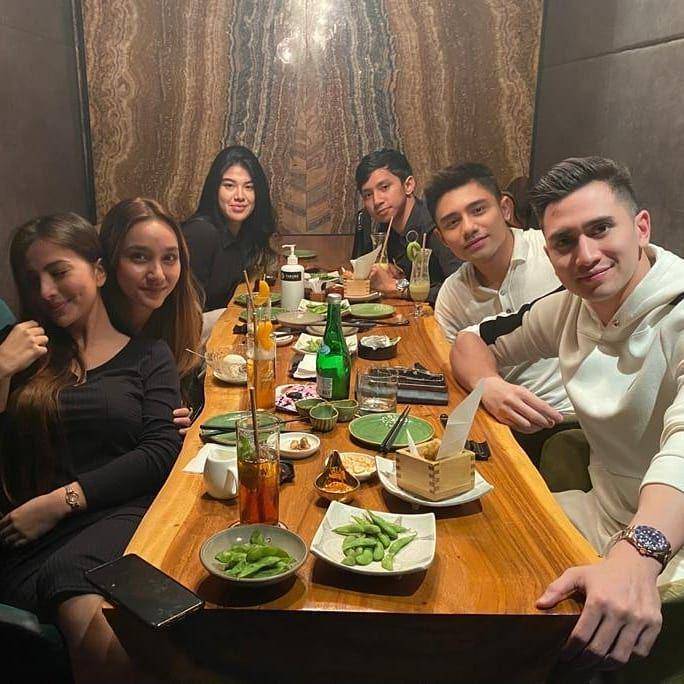 Potret kedekatan keluarga Verrel Bramasta dan Sarah Samantha (Instagram.com/dewanti.bauty)