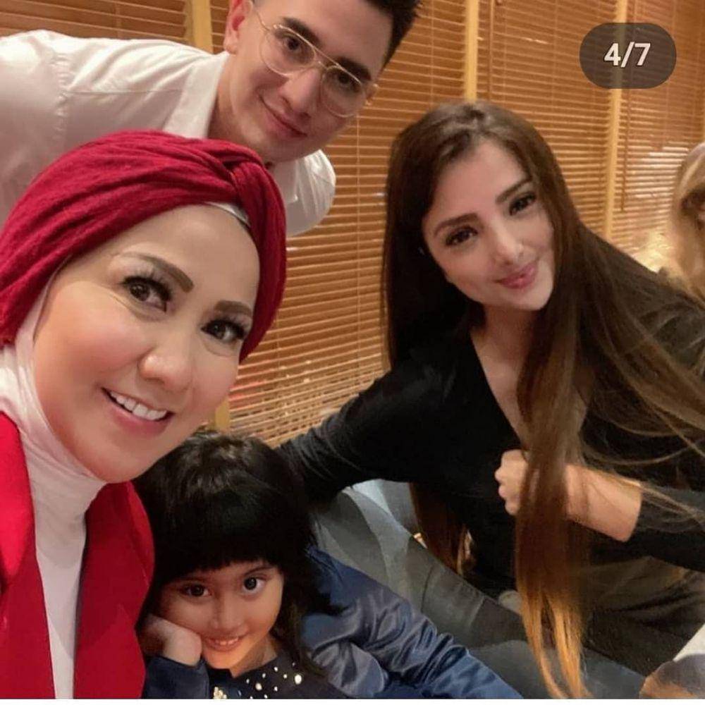 Potret kedekatan keluarga Verrel Bramasta dan Sarah Samantha (Instagram.com/dewanti.bauty)