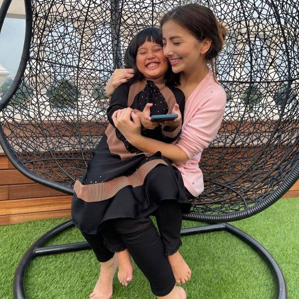 Potret kedekatan keluarga Verrel Bramasta dan Sarah Samantha (Instagram.com/vennamelindareal)