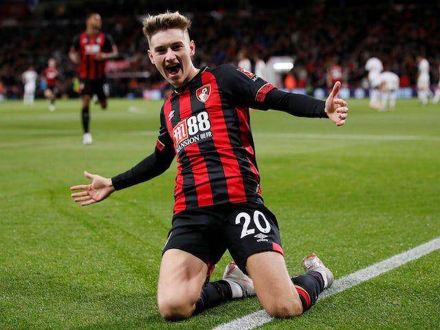 Potret David Brooks saat melakukan selebrasi setelah mencetak gol. (sportsmole.co.uk)