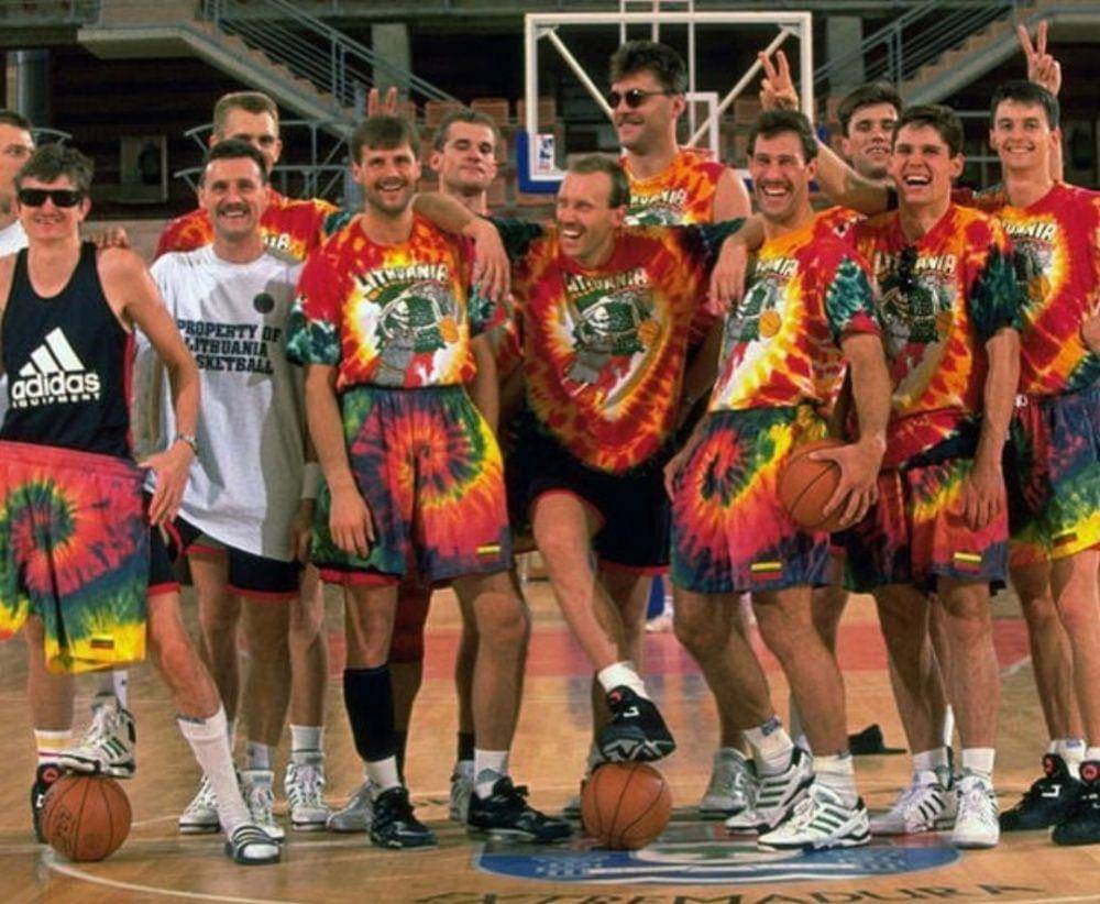 Jersey bola basket Lithuania (Instagram.com/tiedyelithuania)