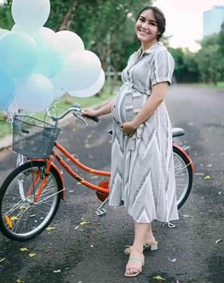 Artis muda hamil (Instagram.com/mandakastic)