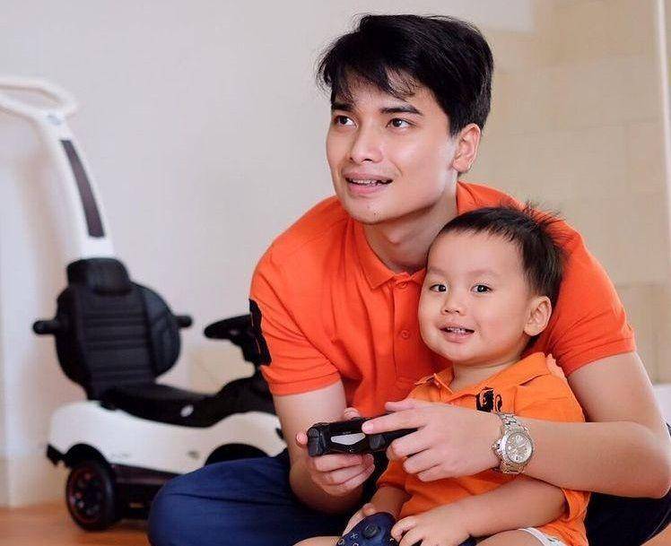 Alvin Faiz dan anak (instagram.com/alvin_411)