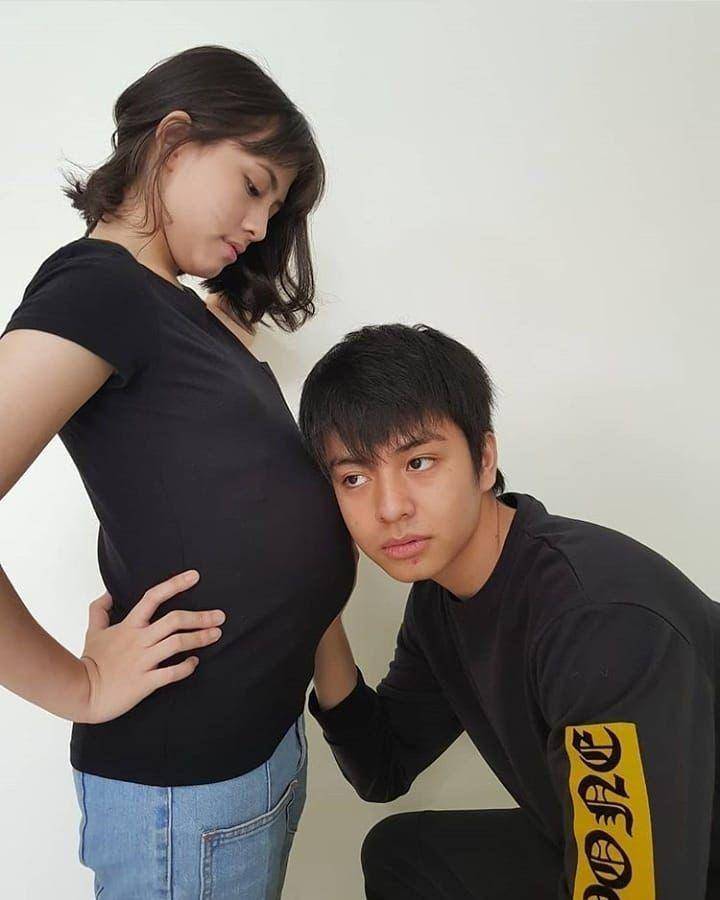 Artis muda hamil (Instagram.com/filmduagarisbiru)