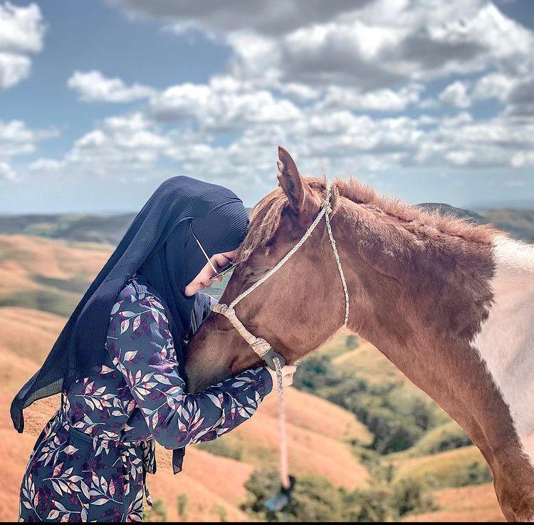 10 Momen Seru Liburan Ria Ricis di Sumba, Main Bareng Anak-anak Lokal