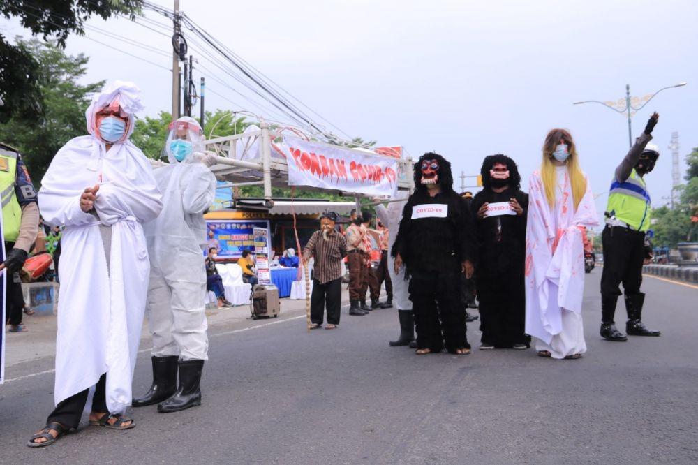Ingatkan Bahaya COVID-19, Polres Madiun Usung Kesenian Dongkrek