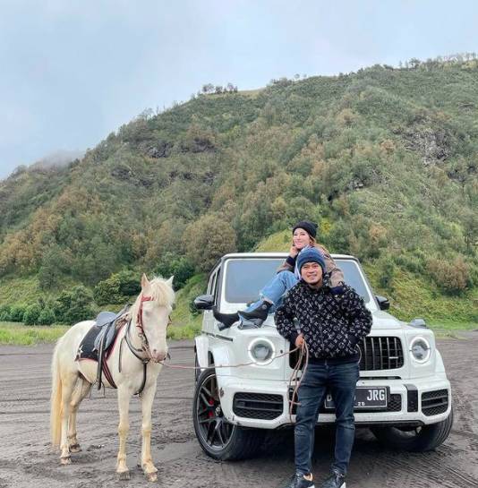 Gaya hidup Gilang Widya dan istri (instagram.com/juragan_99)