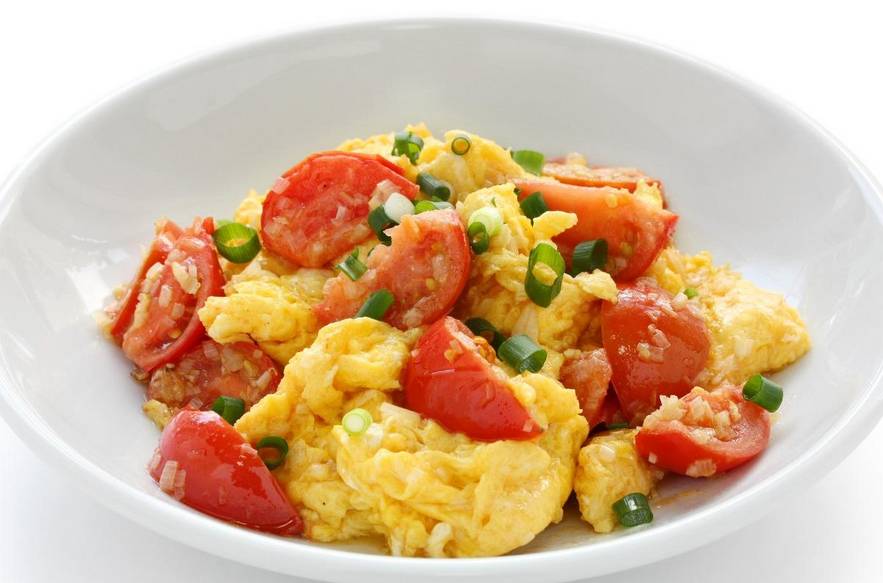 ilustrasi tomato scrambled eggs (www.eatthismuch.com)