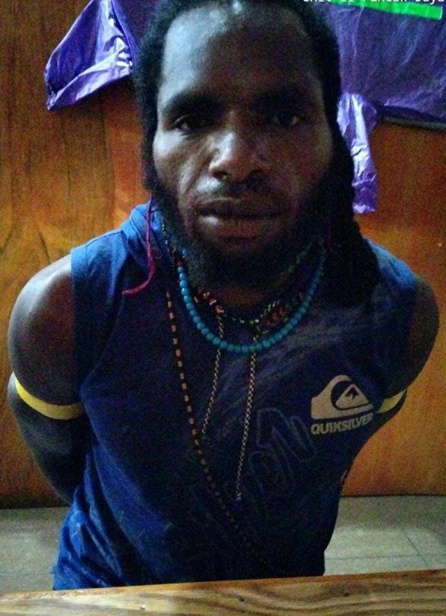 Satgas Nemangkawi berhasil menangkap LW di Kabupaten Puncak Jaya, Papua, Minggu (23/5/2021). (Dok Satgas Nemangkawi)