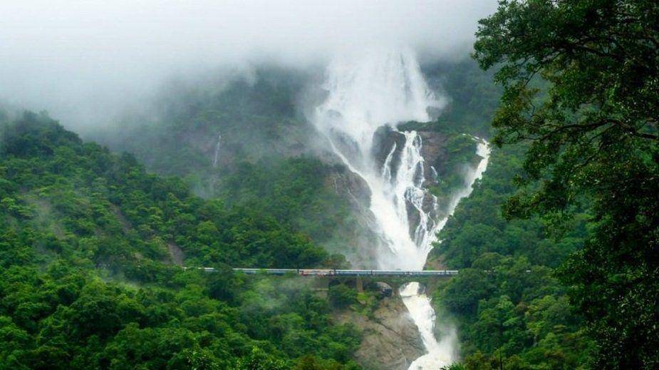 Air terjun Didhsagar di India. (mintfares.com)