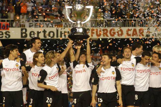 Valencia juara La Liga 2003-04 (elartedf.com)