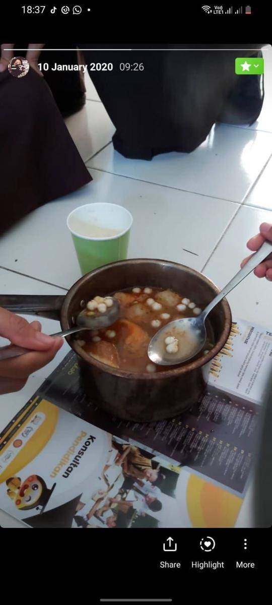 Masak di kelas (twitter.com/bacotanbocill)
