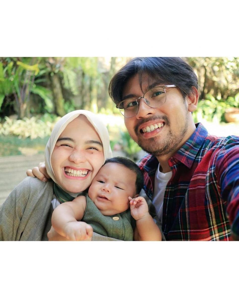 Ikha eks JKT48 bersama suami dan Acel (instagram.com/riskha.fairunnisa96)