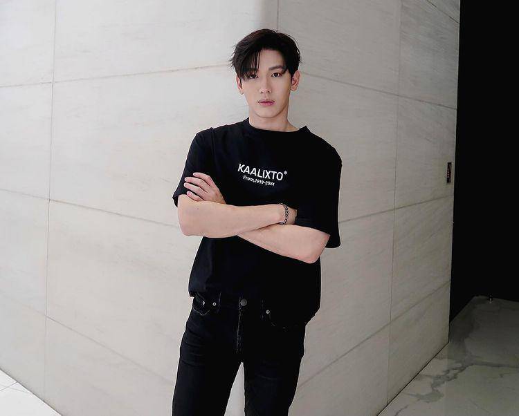 New Thitipoom (instagram.com/newwiee)
