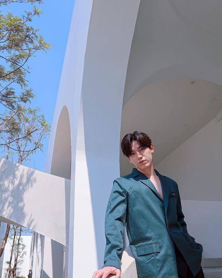 New Thitipoom (instagram.com/newwiee)
