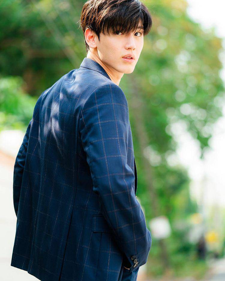 New Thitipoom (instagram.com/newwiee)