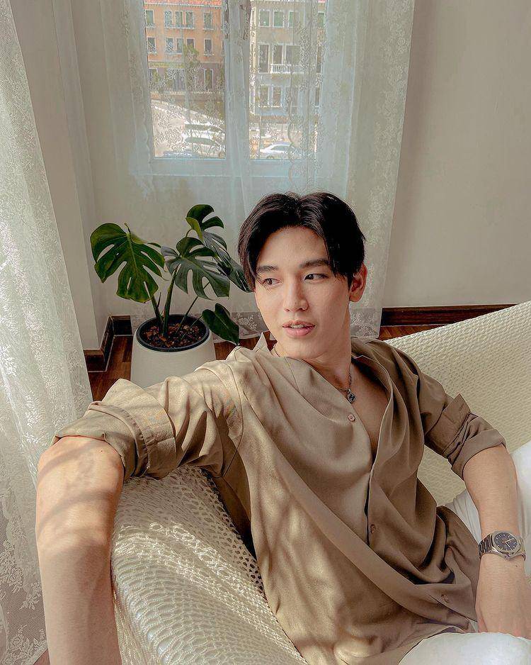 New Thitipoom (instagram.com/newwiee)