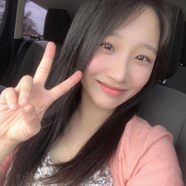 Euna Kim (instagram.com/euna102794)