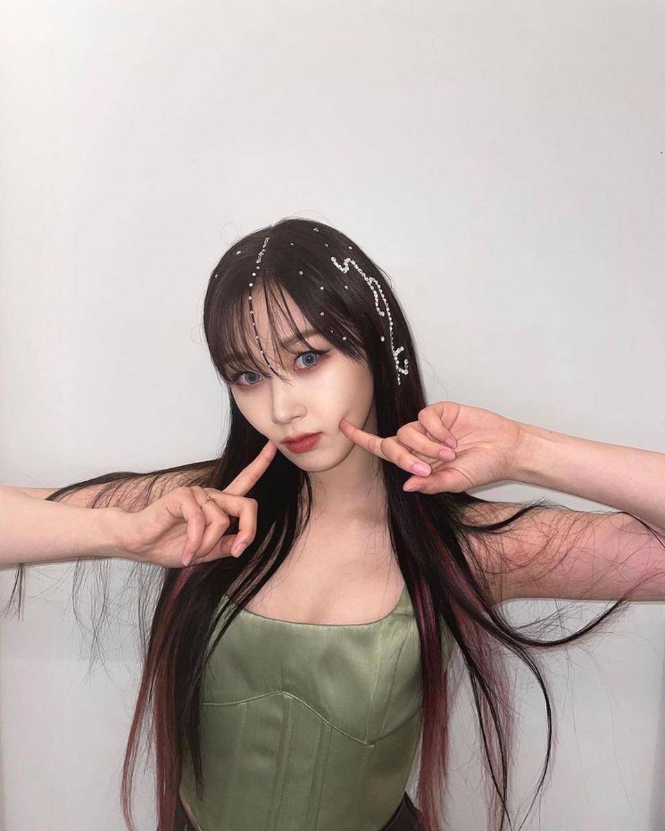 Potret Giselle aespa dengan rambut berponi (instagram.com/aespa_official)