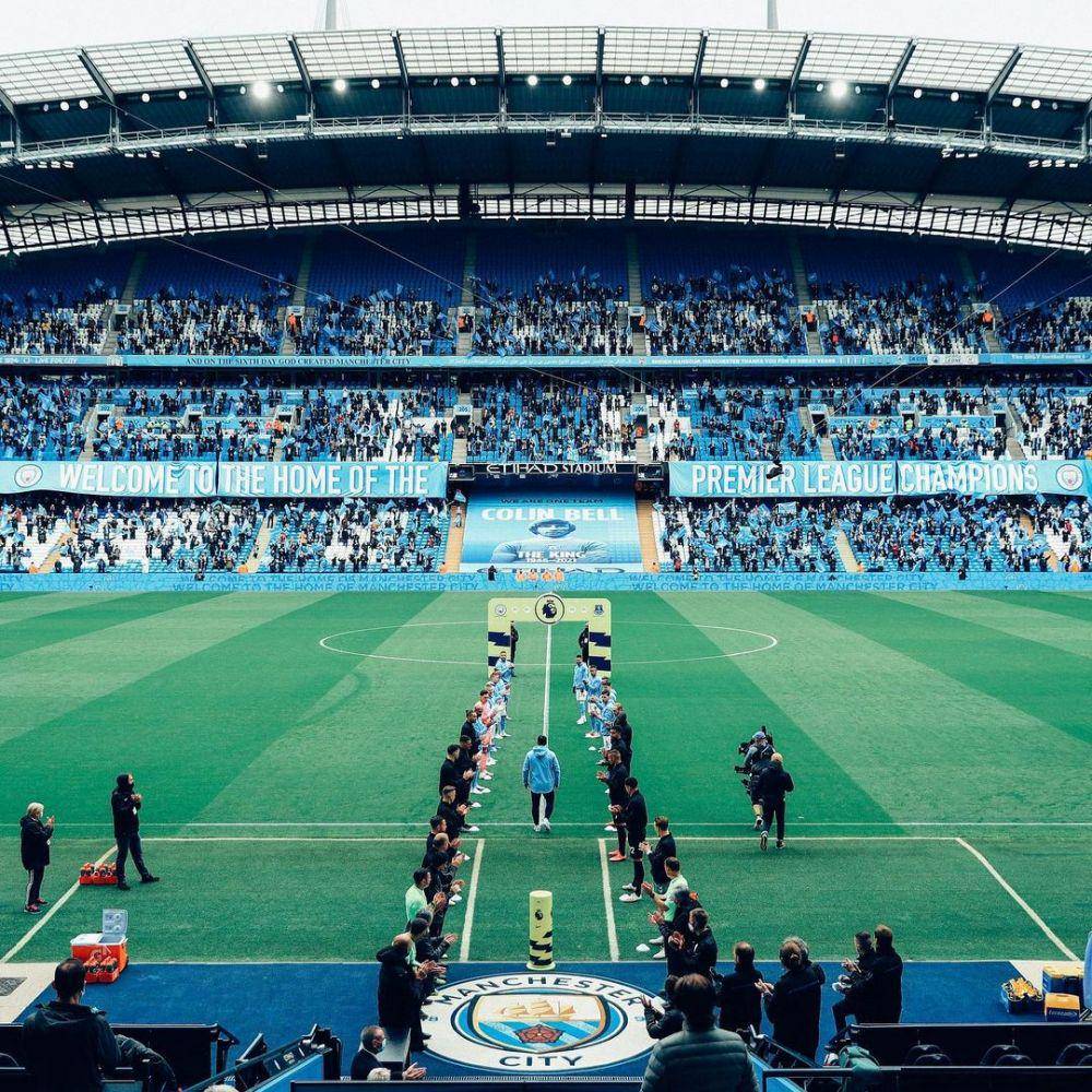 Para pemain Manchester City dan Everton memberikan penghormatan kepada Aguero sebelum bertanding. (instagram.com/mancity)
