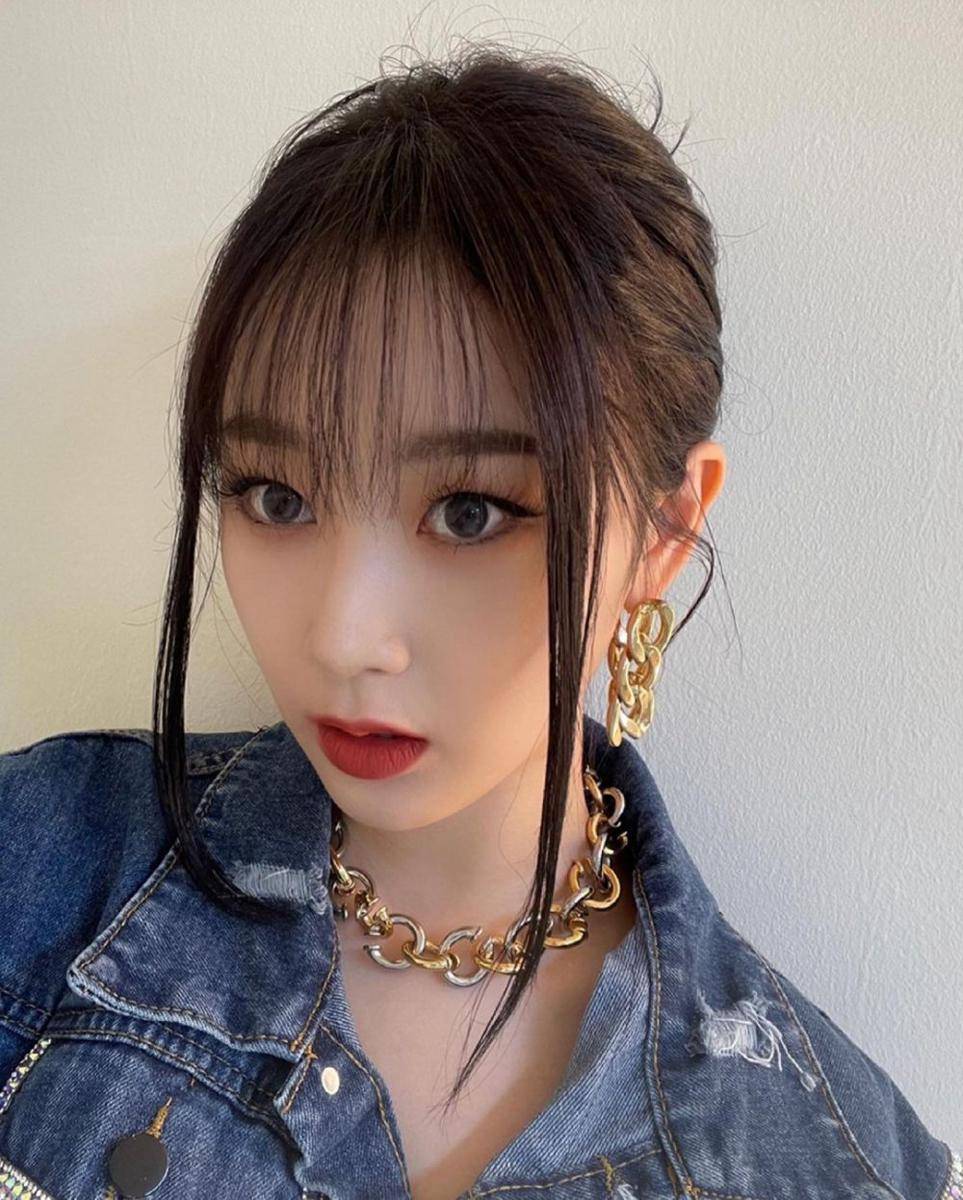 Potret Giselle aespa dengan rambut berponi (instagram.com/aespa_official)